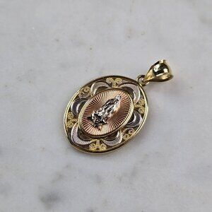 Womens Vintage Estate 14K Mixed Gold Religious Virgin Mary Pendant 2.0g E6565